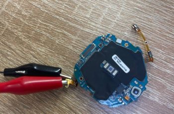 Зарядка аккумулятора смарт-часов напрямую от блока питания